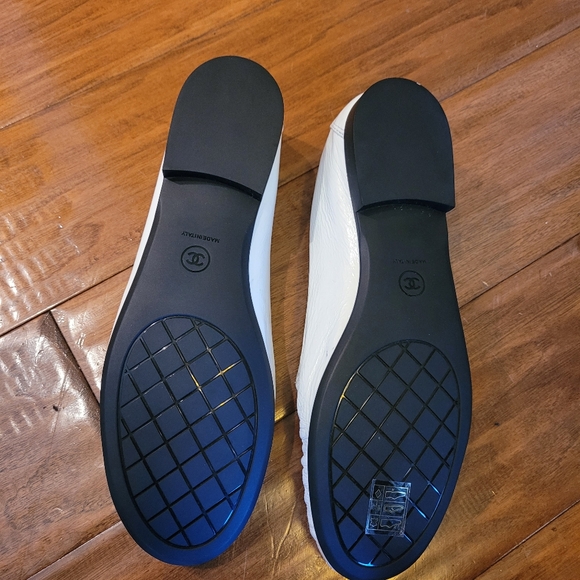 Authentic Chanel Moccasins Women's Loafers Size 38.5 White Leather - Picture 8 of 14